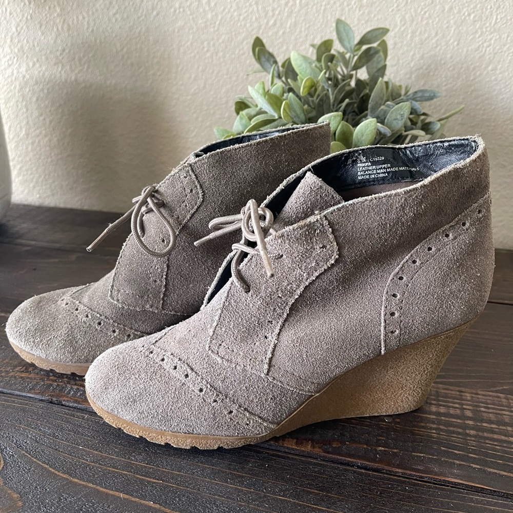 MIA Womens Size 8M PAMPA Suede Leather Ankle Fashion Boots Booties TAUPE